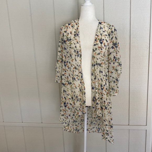 Lightweight Floral Coverup - Picture 1 of 4